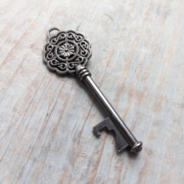 Large Skeleton Key Bottle Opener Rustic Wedding Favors Gift Vintage Big Pendant Dark Silver Gunmetal Steampunk 3 inch 1 pc Gothic