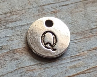 Q Letter Charm Stamped Round Circle Pendant Antiqued Rustic Silver with Black Letter 12mm/0.5" 1pc Round Initial Vintage Look