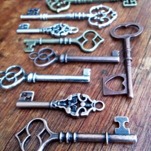 Skeleton Keys Bulk Skeleton Key Pendants Steampunk Keys Assorted Keys Vintage Wedding Keys Bulk Skeleton keys Bronze Silver 20pc 2-3.5 image 2
