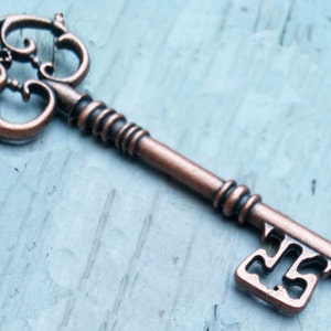 Skeleton Key Large Steampunk Vintage Style Pendant Rustic Wedding Big Key Victorian Antiqued Copper 3.25" 1pc