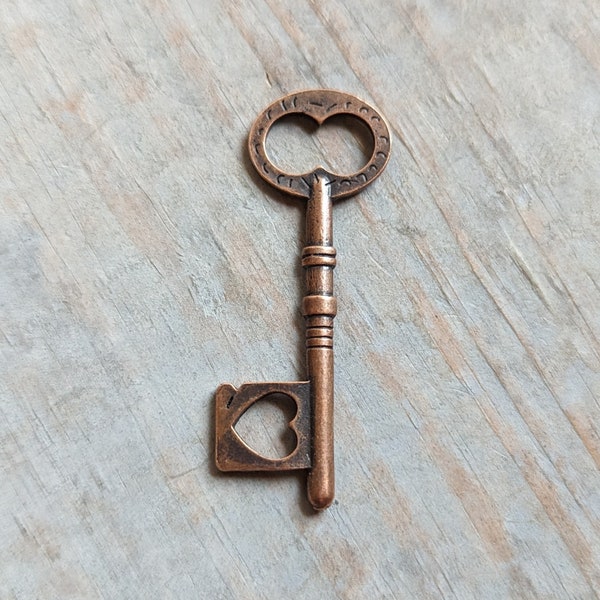 Large Skeleton Key with Heart Shape 1 pc Rustic Antiqued Copper Pendants Vintage Style Steampunk Wedding Decoration