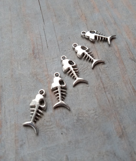 Fish Bone Skeleton 5 Pendants Fishing Angler Charm Antiqued Silver 18mm/0.7 Bulk  Lot 5 Pc Set 