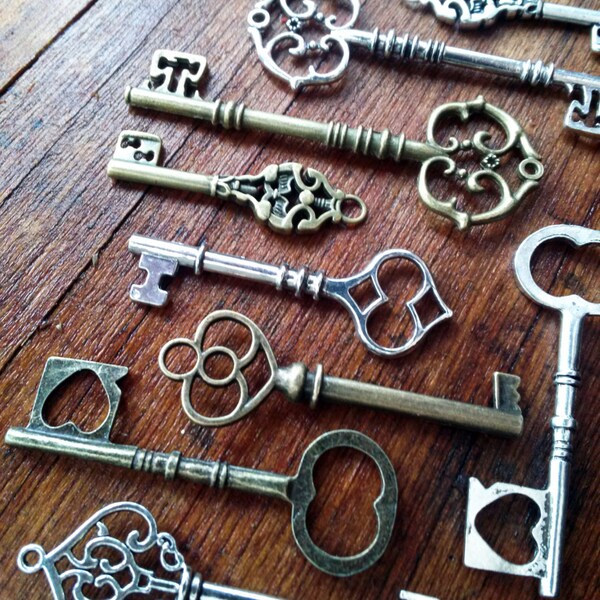 80 pcs assorted mixed antiqued bronze, silver, and copper skeleton keys steampunk vintage style charms pendants wholesale lot bulk wedding