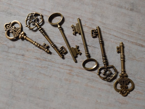 Large Skeleton Keys 3-4.5 Assorted Colors 10 Pieces Assorted Steampunk Vintage Styles Mixed Set Wedding Key Decorations Favors Bulk Lot Set Large Skeleton Keys 3-4.5 Assorted Colors 10 Pieces Assorted Steampunk Vintage Styles Mixed Set Wedding Key Decorations Favors Bulk Lot Set