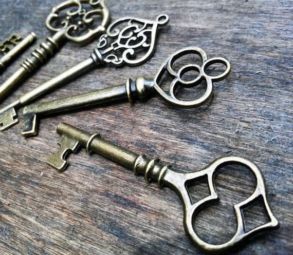 Antique Keys Bronze Skeleton Old Look Vintage Pendant Metal Decorations 10  Pcs