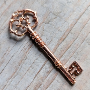 Large Skeleton Key 1 Rose Gold Key Ornate Steampunk Vintage Victorian Style Wedding 1 piece 3.25" Big Pendant Old Look