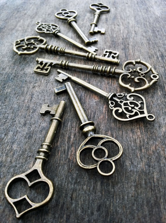 Large Skeleton Keys Assorted Mix 8 Keys Antiqued Bronze Rustic pendants  steampunk vintage old style bulk lot wedding size 2.4 - 3.25 inches