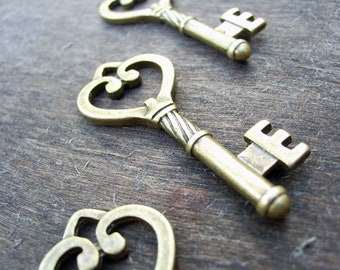 Skeleton Keys antiqued bronze heart shape skeleton keys steampunk vintage style charms pendants wholesale wedding bulk 50 pc Lot Set