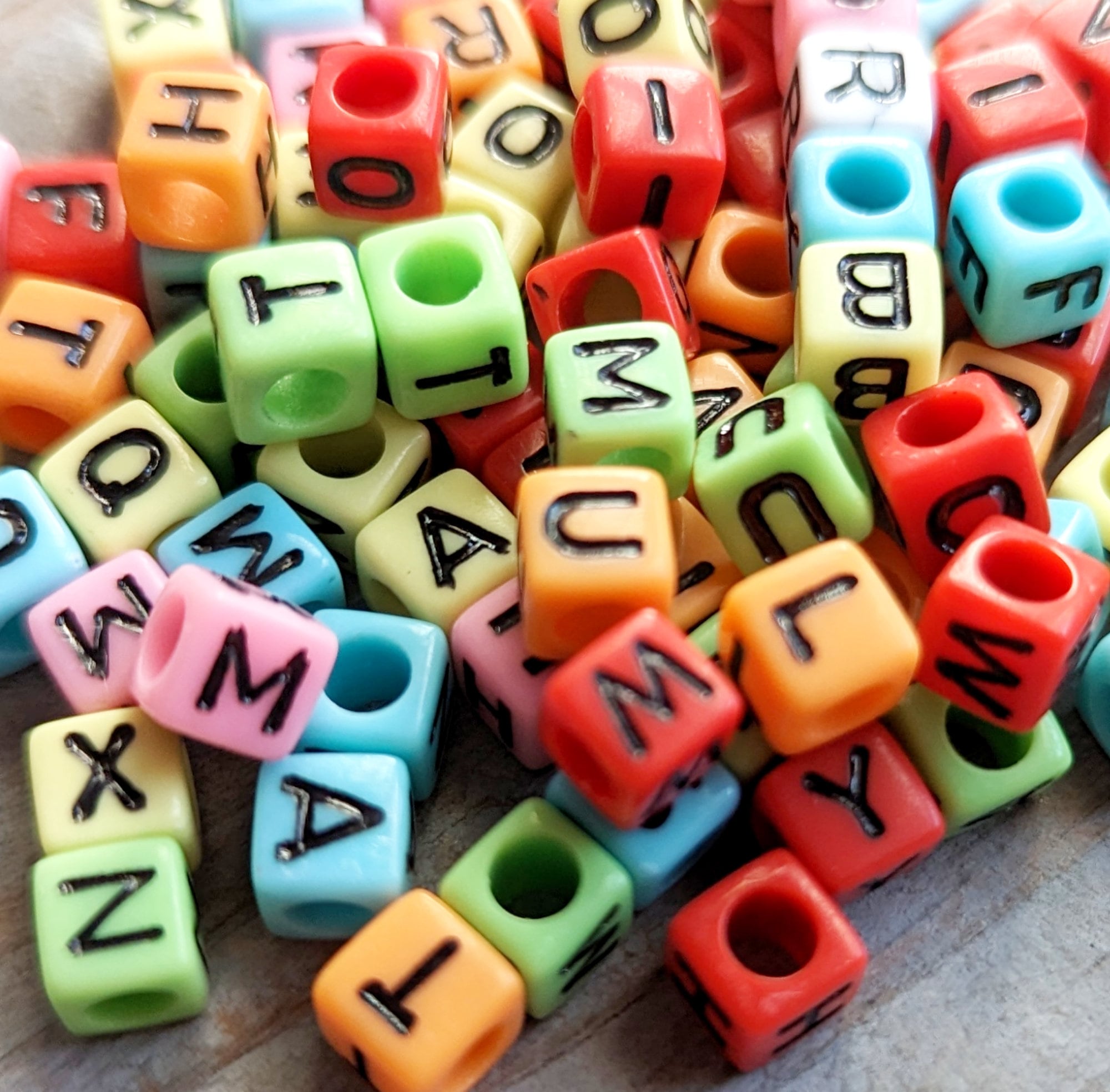 TUTUnaumb New Hot on Sale Acrylic Color Letter Beads For Jewelry