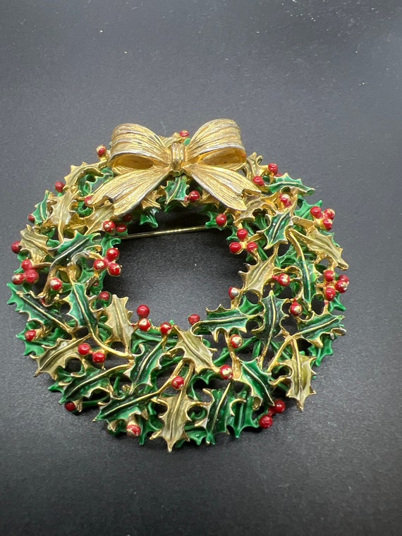 Signed WEISS Christmas Brooch Pin Wreath