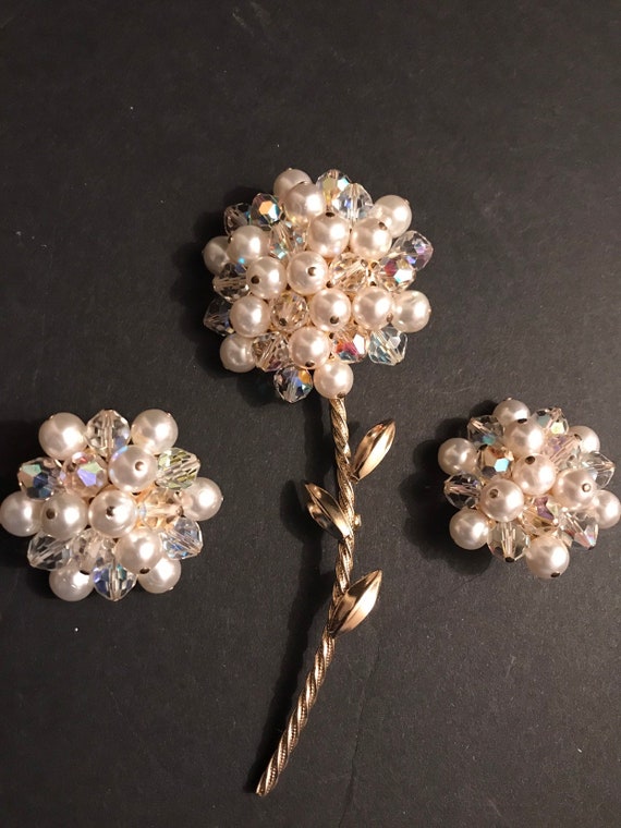 SALE Vintage Spring Pearl and Aurora Borealis Flo… - image 1