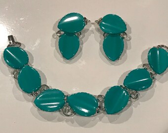 Signed Lisner  Thermoset  Green Bracelet and  Earrings