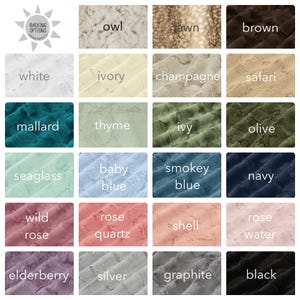 Puede incluir: Una carta de colores que muestra varias opciones de tela de felpa. Los colores incluyen blanco, marfil, champ&aacute;n, safari, &aacute;nade real, tomillo, hiedra, oliva, vidrio marino, azul beb&eacute;, azul ahumado, azul marino, rosa silvestre, cuarzo rosa, concha, agua de rosas, sa&uacute;co, plata, grafito y negro.