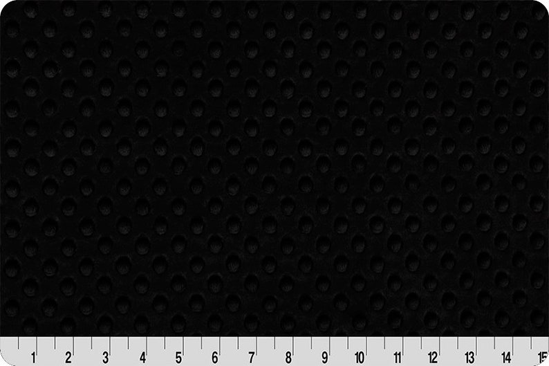 Pode incluir: Material preto texturizado com um padr&atilde;o repetitivo de pequenos c&iacute;rculos em relevo, espa&ccedil;ados uniformemente. Uma r&eacute;gua com marca&ccedil;&otilde;es em polegadas est&aacute; ao longo da borda inferior, com n&uacute;meros de 1 a 15.