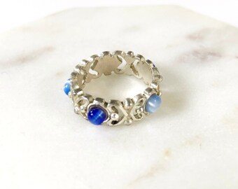 Vintage 90s Silver Tone Cut Out Band Ring with Blue Stones, Size 6