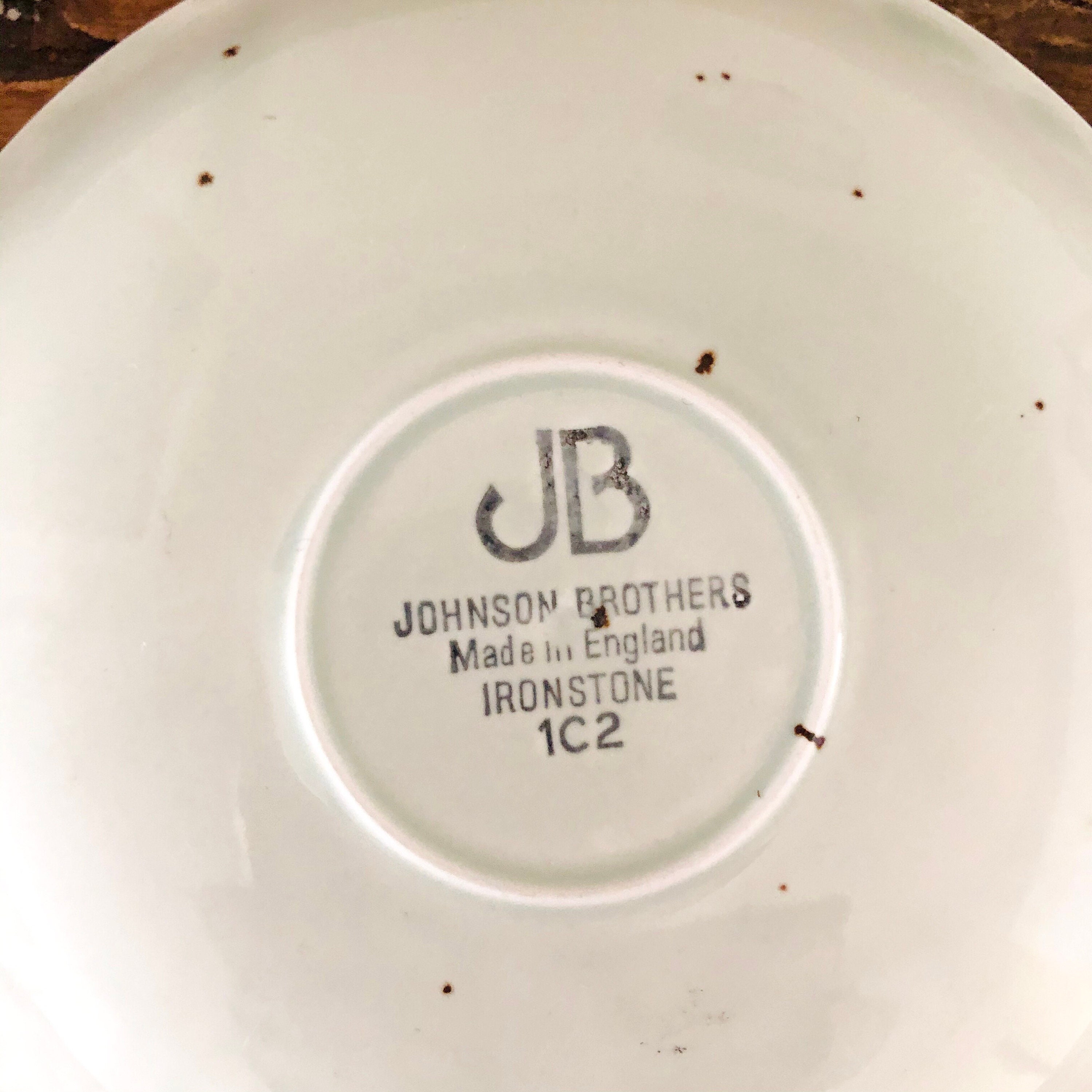 Assiette creuse en porcelaine Johnson Bros, diam 22cm - Atelier d'Antan