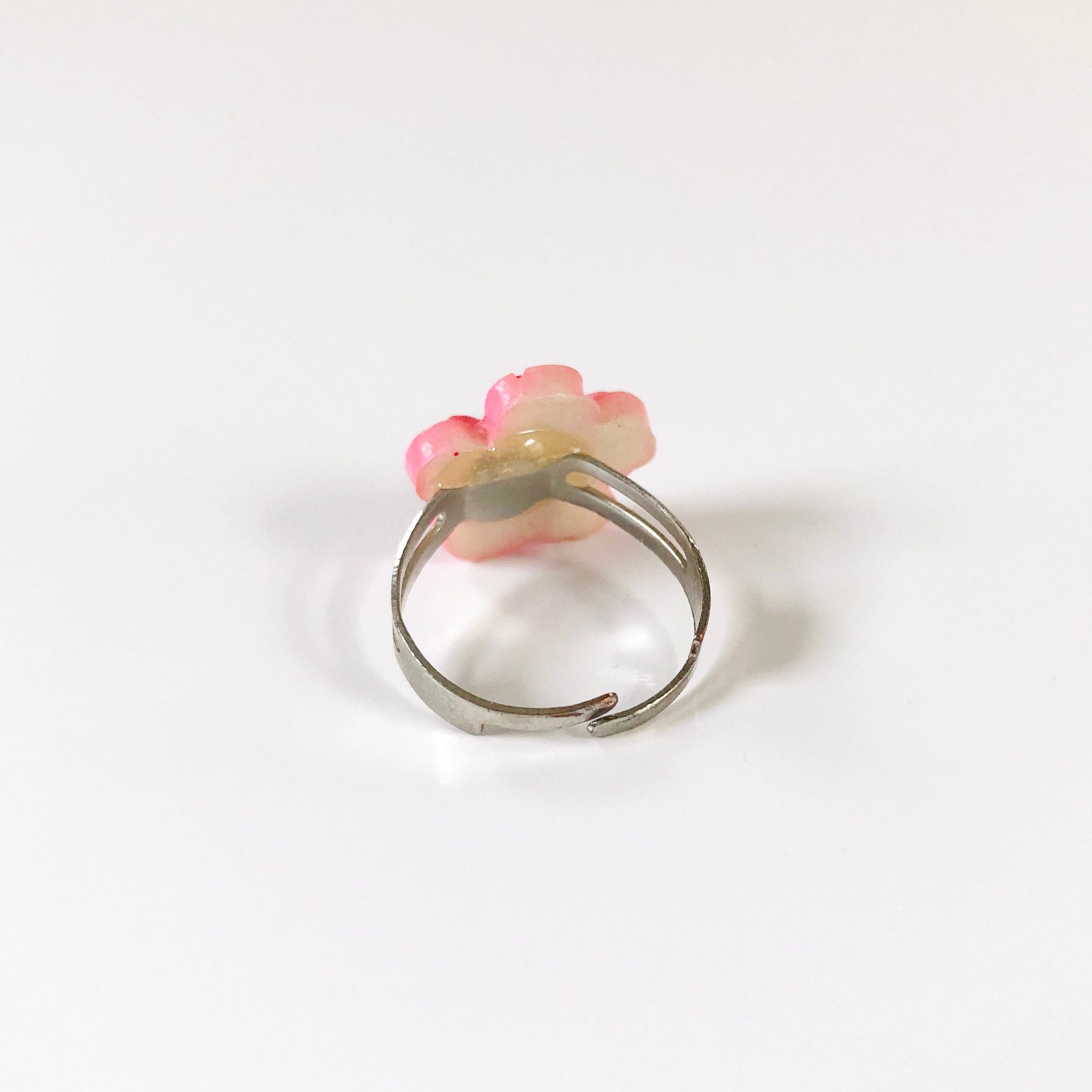 Boho Burnt Sienna Plastic Flower Ring Size 8 – Moon On Abbeygate