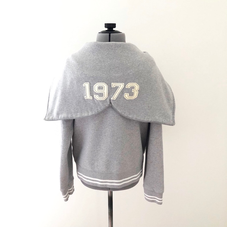 Size M Vintage 90s Roots Canada Women/'s Grey Embroidered Sweatshirt with Convertible Hood