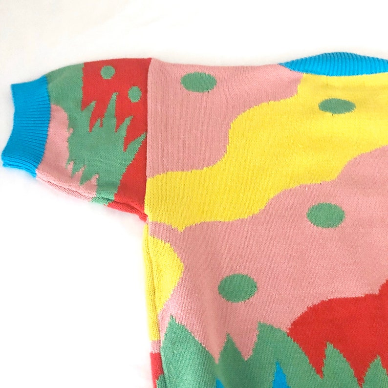 100/% Cotton Size M Vintage 90s Multicolor Abstract Tropical Print Oversized Knit Short Sleeve Sweater