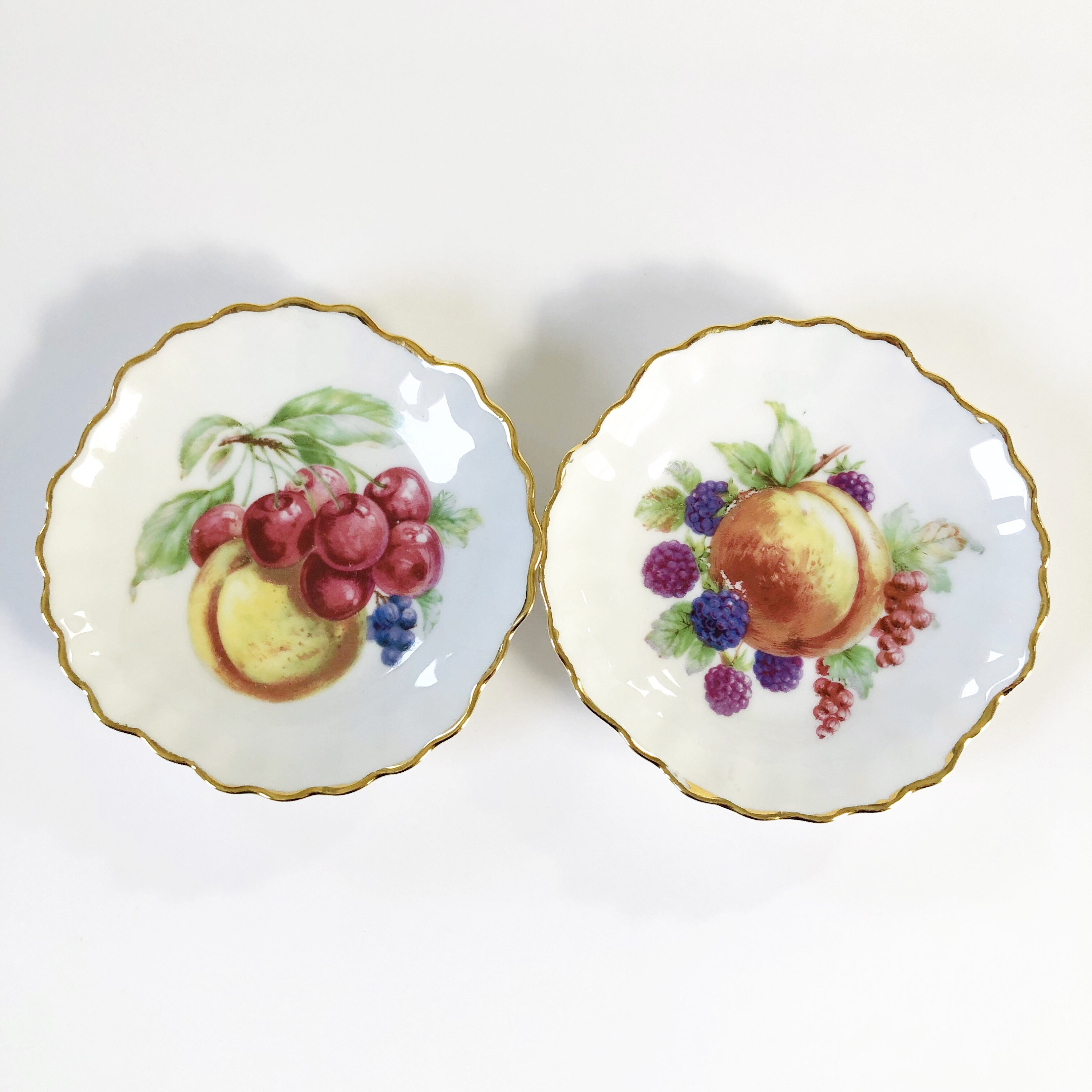Vintage Set of 2 Small Ceramic Fruit Plates With Gold Trim