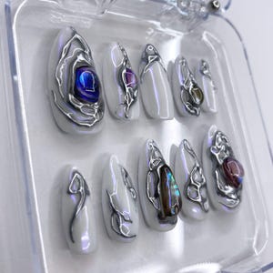 Iridescent Chrome Nail Set – 3D Alien Core Design, Holographic Press On Nails, Futuristic Metallic Art Nails, Custom Avant-Garde Style