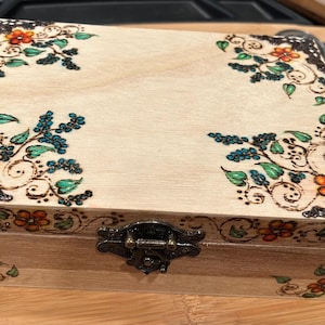 Holzbox mit Woodburner Design