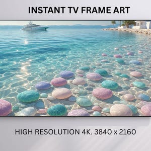 以下が含まれることがあります： テレビフレーム用のデジタルアートプリント。穏やかなビーチの風景が描かれています。水上のヨット、浅瀬のカラフルな石、そして「INSTANT TV FRAME ART」と「HIGH RESOLUTION 4K. 3840 x 2160」の文字が表示されています。