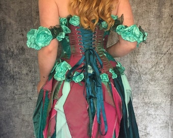 SALE. Alternative peppermint green and red wedding dress. UK 14/16