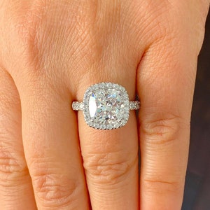 Cushion Cut Moissanite and Round Cut Sides Natural Diamond Engagement Ring Halo Style In 14k Solid White Gold Bridal Wedding Ring 5.50ctw