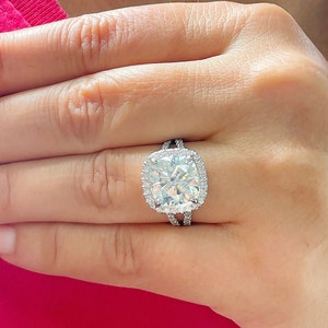 Cushion Cut Moissanite And Round Cut Sides Natural Diamond Engagement Ring 14k Solid White Gold Halo Bridal Wedding Ring Split Shank 5.70ctw