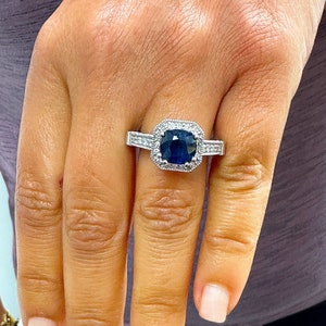 Anello in stile antico con zaffiro a taglio cuscino naturale e diamanti naturali a taglio rotondo Anello in filigrana con zaffiro in oro bianco massiccio 14k 3,00 ct