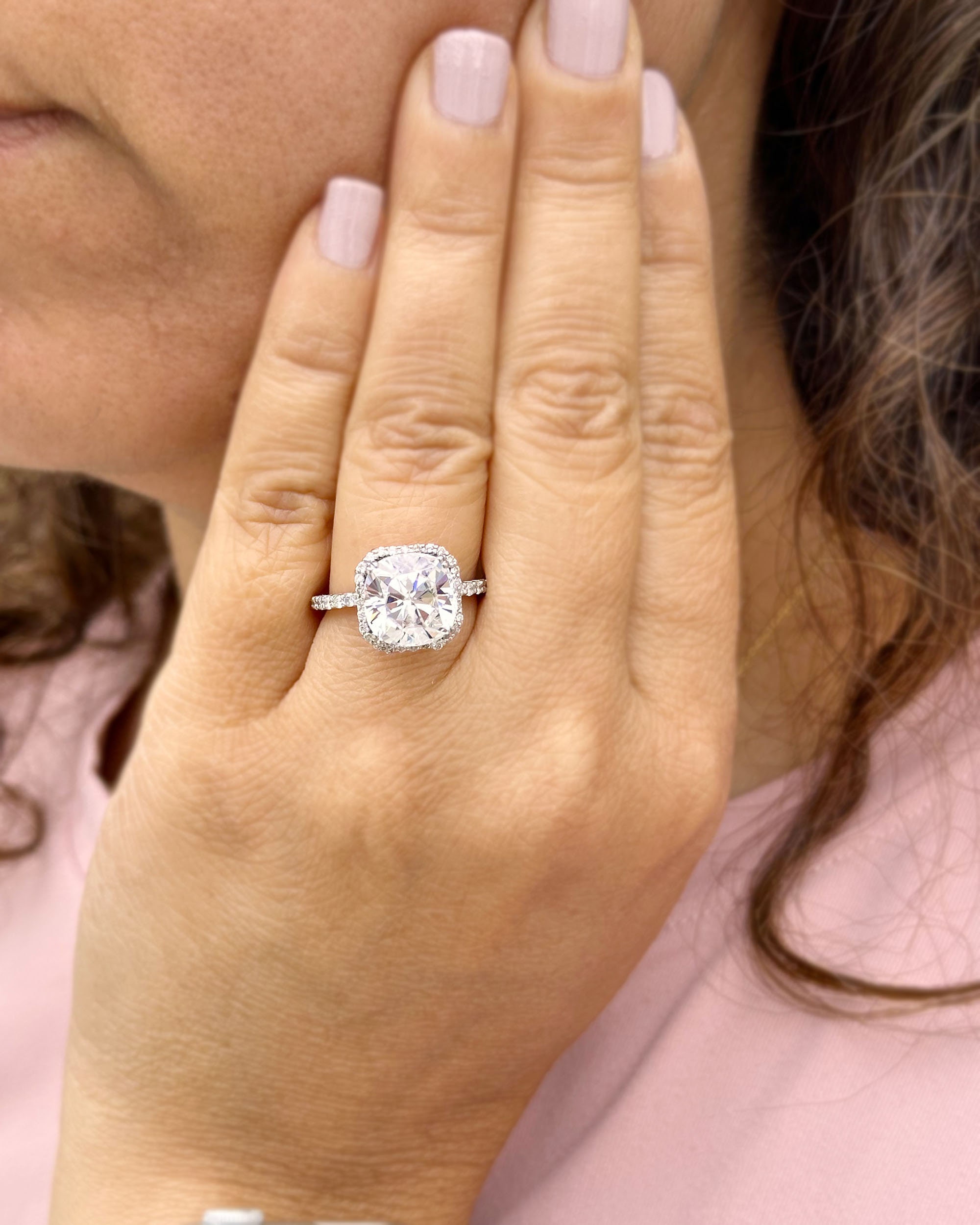 Anillo de compromiso con diamantes de corte redondo y talla cojín en oro  blanco macizo de 14 k, anillo nupcial estilo halo, anillo de bodas de 4,70  ct con certificación IGI - Etsy México, image size:2000x2500