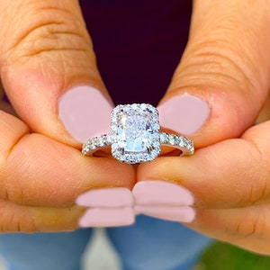 Elongated Cushion Cut Moissanite And Round Cut Sides Engagement Ring Halo Style Bridal Ring Women&#39;s Wedding Ring 14k Solid White Gold 2.80ct