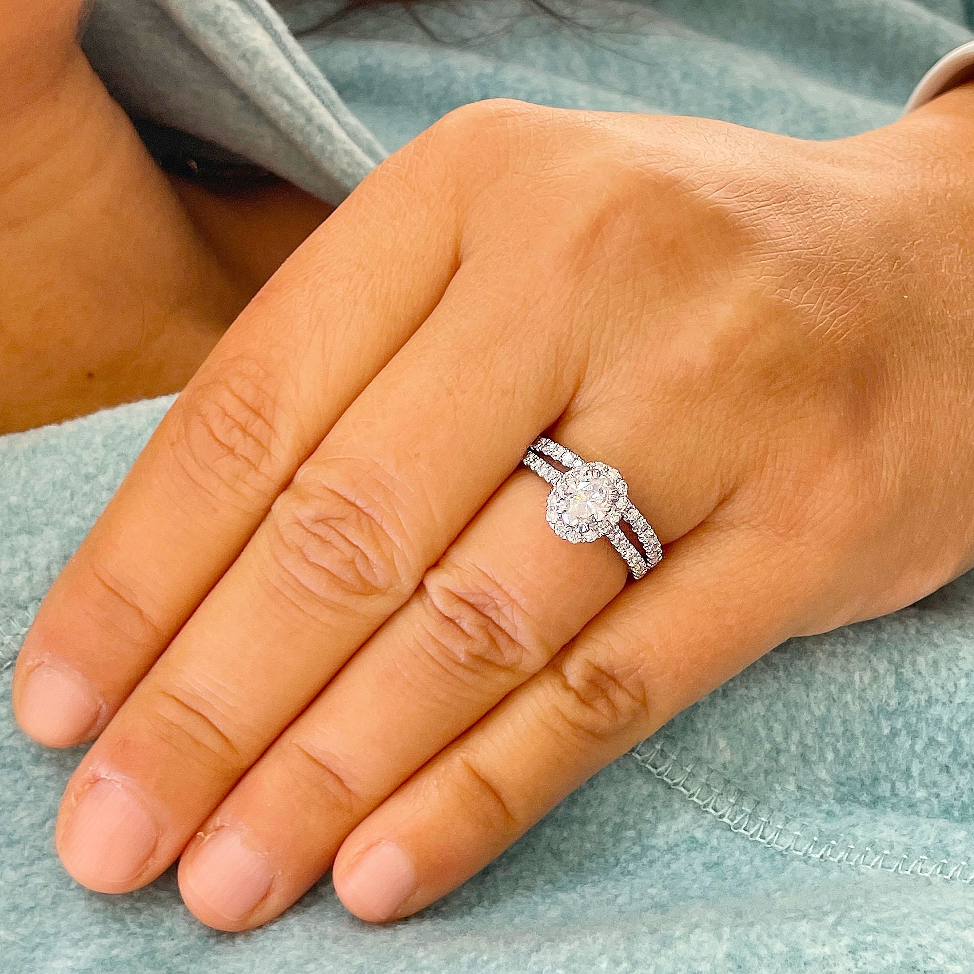 2.50Ct Rotondo Moissanite Mezza Eternità Fede Nuziale Oro Bianco Solido 14k 2.50Ct Rotondo Moissanite Mezza Eternità Fede Nuziale Oro Bianco Solido 14k