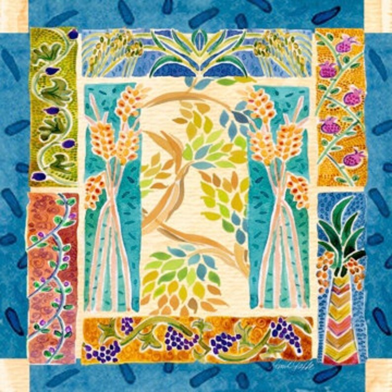 K&ouml;nnte beinhalten: Ein farbenfroher abstrakter Kunstdruck mit Patchwork-Design, das verschiedene Pflanzen und Blumen zeigt. Der Druck ist von einem blauen Rand mit wei&szlig;en Strichen umrahmt.