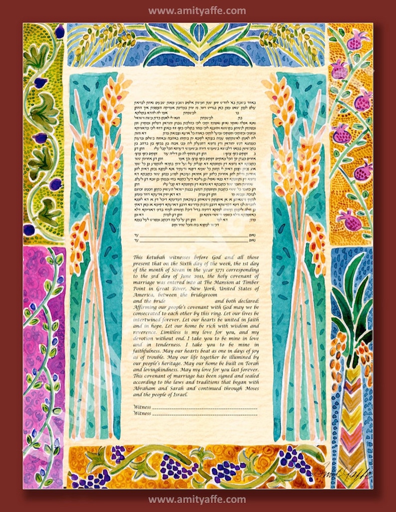 K&ouml;nnte beinhalten: Eine traditionelle j&uuml;dische Ketubah, oder Heiratsurkunde, mit einem farbenfrohen Blumendesign. Der Text enth&auml;lt das Datum der Hochzeit, den 3. Juni 2011, und den Ort, The Mansion at Timber Point in Great River, New York. Der Text enth&auml;lt auch einen Segen f&uuml;r die Zukunft des Paares.