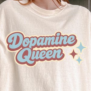 Maglietta divertente ADHD in formato PNG, maglietta grafica con disfunzione esecutiva, maglietta Stay Weird in formato PNG (download digitale, uso commerciale, 300 DPI)