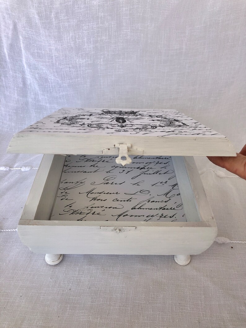 French Country Riser French Script and Bee Design Display Etsy