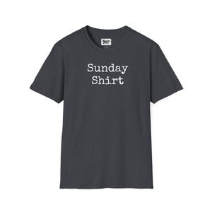Camiseta Softstyle Unissex - você não precisa mais pensar no que vestir no domingo com esta confortável camisa de domingo