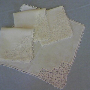 Vintage Luncheon / Cocktail Linen Napkins Set of Four