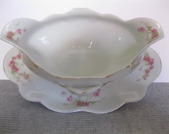 Victorian Gravy Sauce Boat With Attached Underplate / Antique Gravy Boat