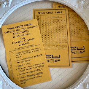 Lot de 2 publicités d'entreprise vintage de promotion de Credit Union Bank pour l'assurance météo, carte de facteur de refroidissement éolien, cadeau papier éphémère