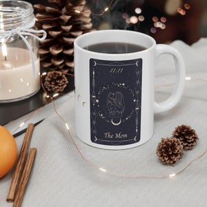 Tazza in ceramica con carta dei tarocchi "La mamma", 11 oz, 15 oz - Regalo per la maternità, tazza da caffè, tazza da strega, tazza con tarocchi, regalo per mamma strega