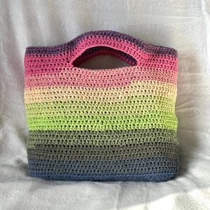 Handgemachte Regenbogen-Farbverlauf-Häkeltasche: Umweltfreundliche Baumwollmischung