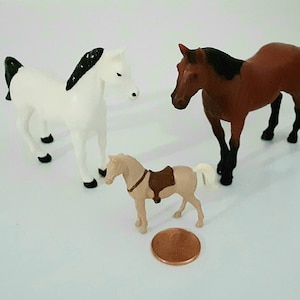 ERTL horse models, vintage mini farm animal toys, rustic farmhouse gifts