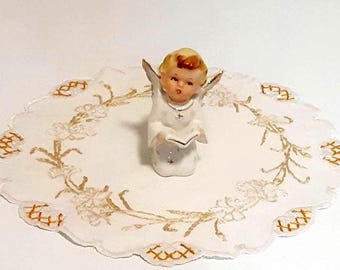 Artmark 1950's angel & handmade mat, ceramic holiday decor with vintage handstitched cotton mat, heirloom home life