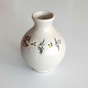 Small vintage Stoob Austria vase, Edelweiss Alpenblumen pattern, Marke Ges Gesch, heirloom home decor gift, 3 3/4 inches tall