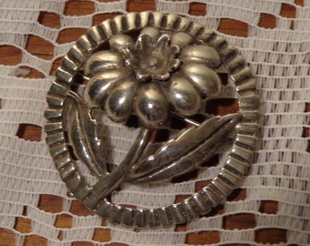 Vintage Sterling Silver Brooch - Round Silver Flower Brooch  - K - 1718