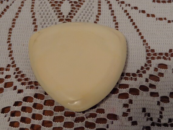 Triangle Powder Compact - Bakelite Powder Compact - 2… - Gem