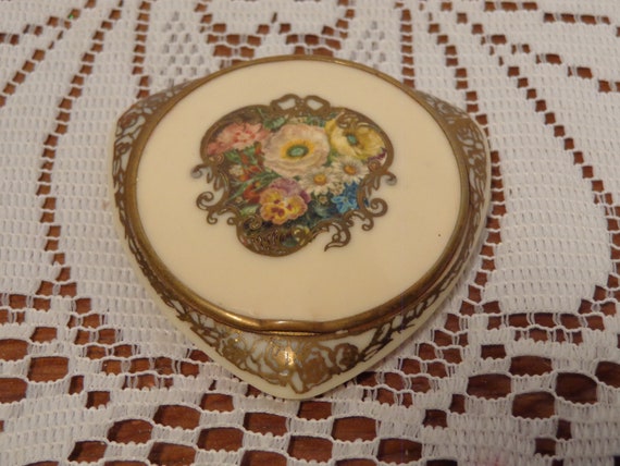 Triangle Powder Compact - Bakelite Powder Compact - 2… - Gem